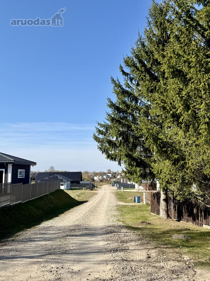 Parduodamas sklypas jaukioje vietoje,