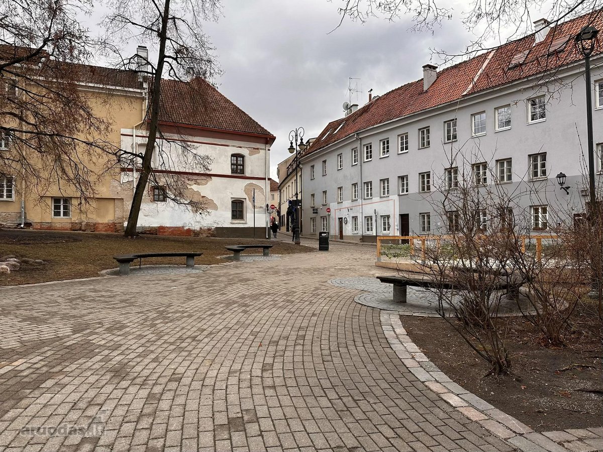 Parduodamos puikioje vietoje patalpos