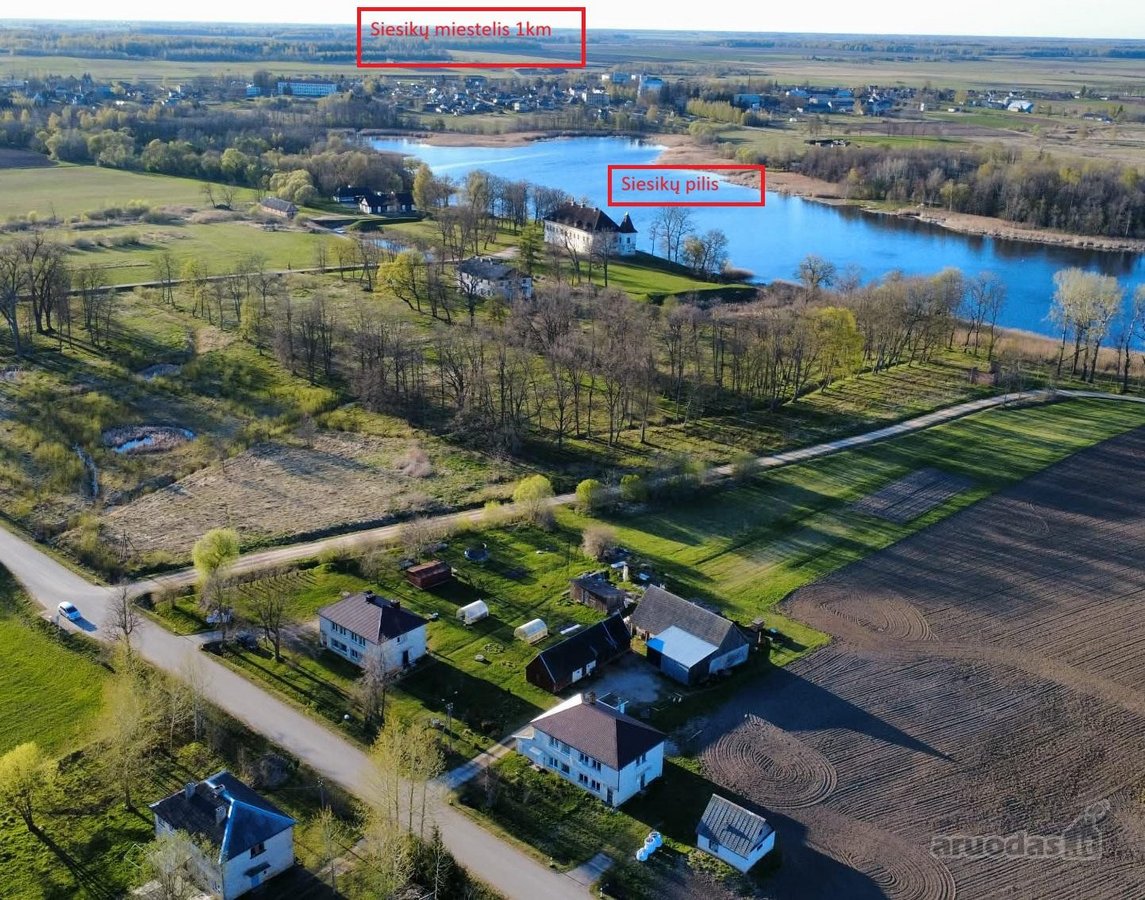 Parduodama Pusė Namo (1 Ir 2 Aukštai)
