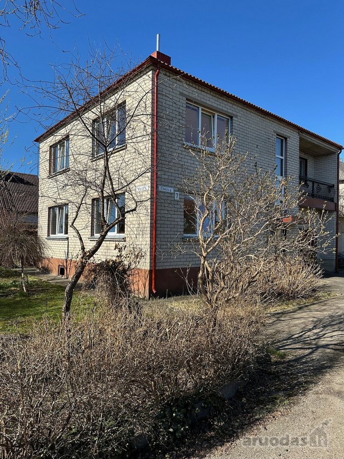 Parduodamas erdvus dviejų aukštų gyvenamasis - nuotraukos Nr. 6
