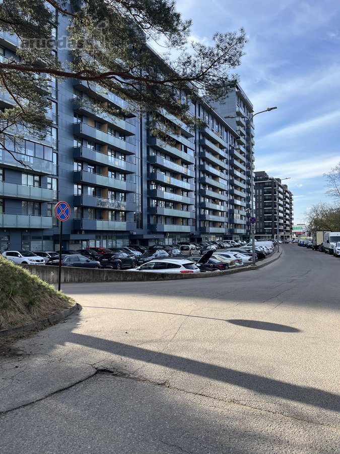 Parduodamas erdvus 3 kambarių butas 5-ame