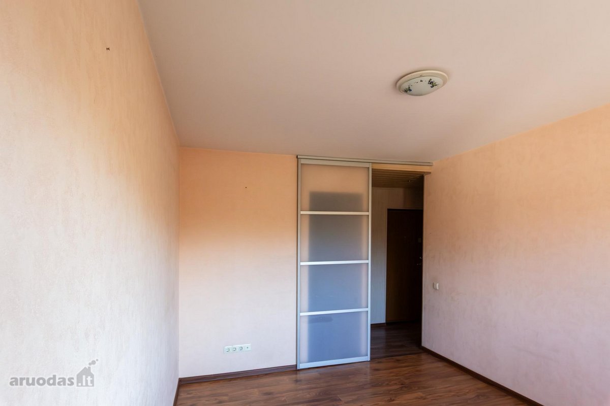 Parduodamas šviesus 2 kambarių butas Šiaulių - nuotraukos Nr. 7