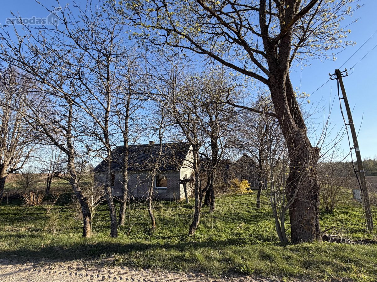 Parduodama sodyba su 30 arų sklypu, name - nuotraukos Nr. 2