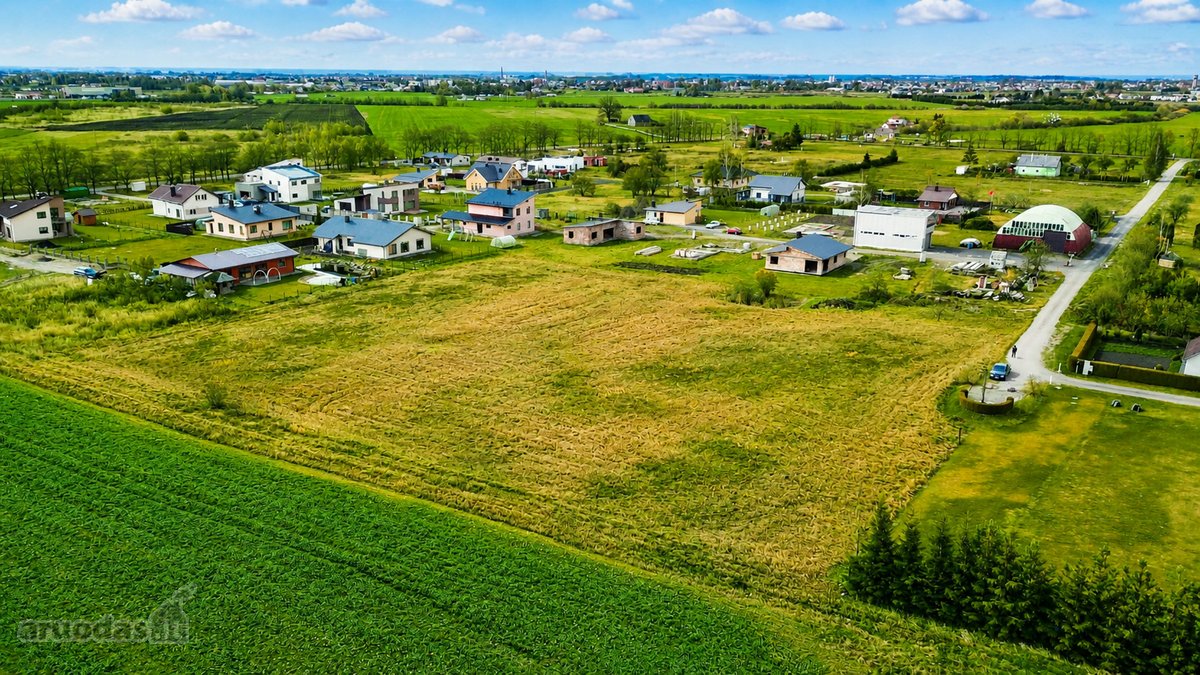 Investicinis sklypas sparčiai urbanizuojamoje