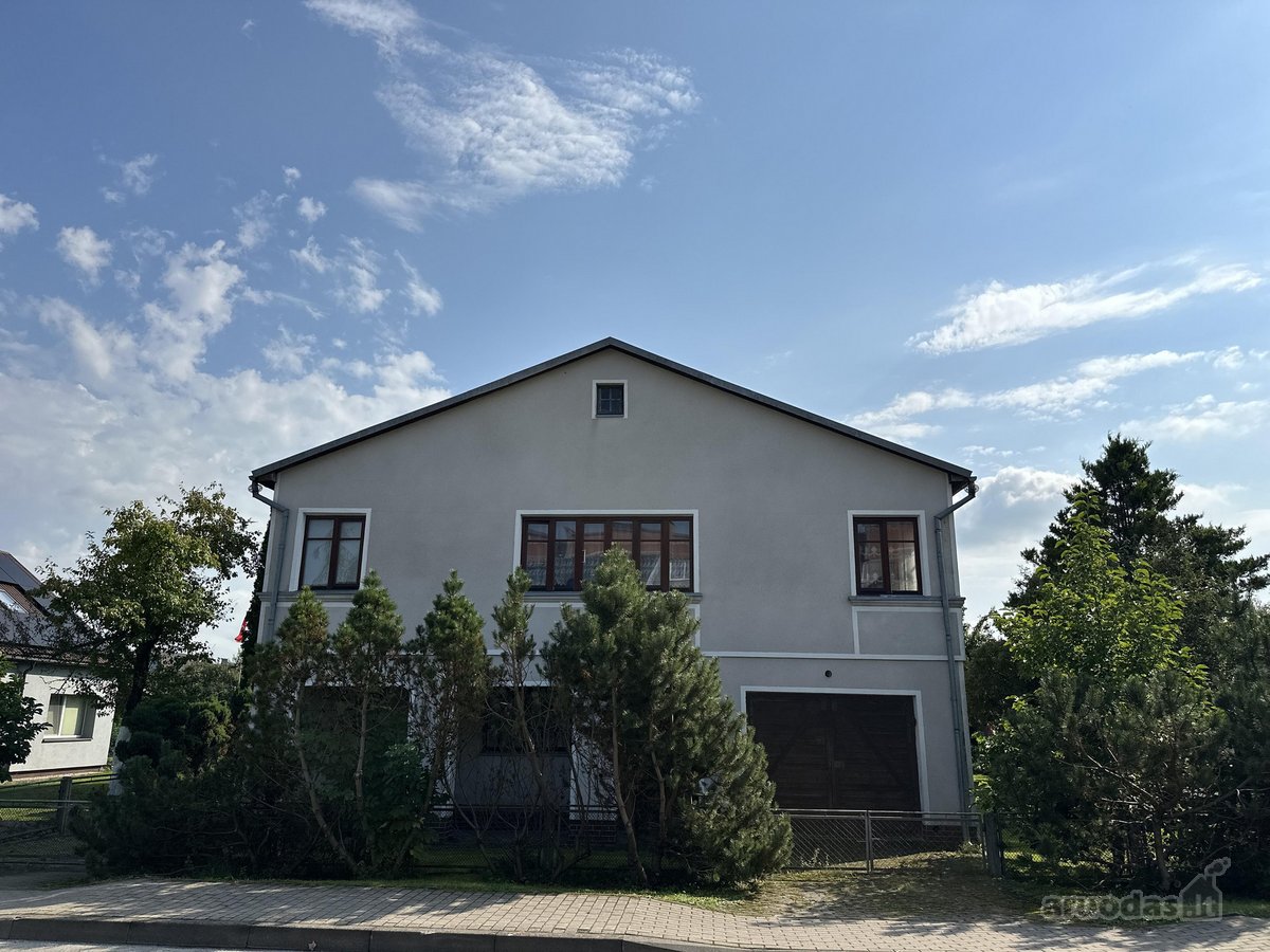 Namas miesto centre. Dvigubas žemės sklypas - nuotraukos Nr. 3
