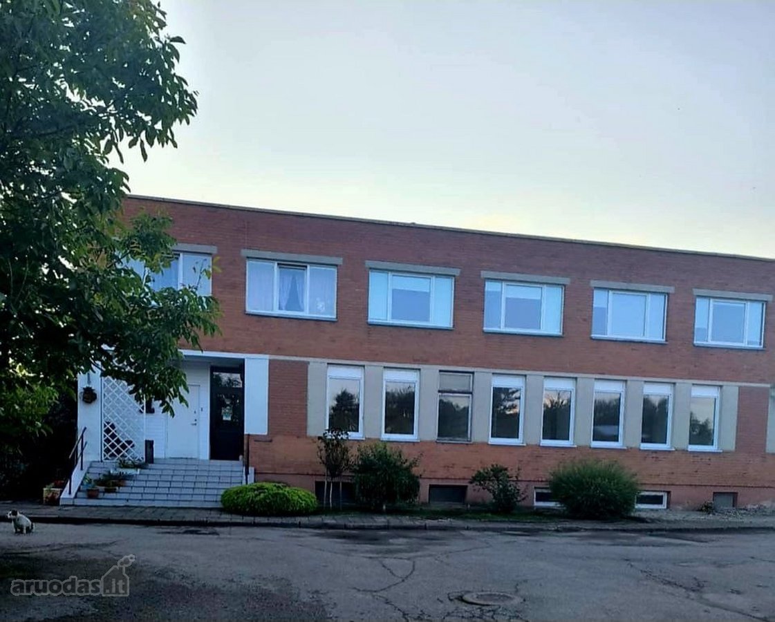 Parduodamas erdvus 4 kambarių butas su