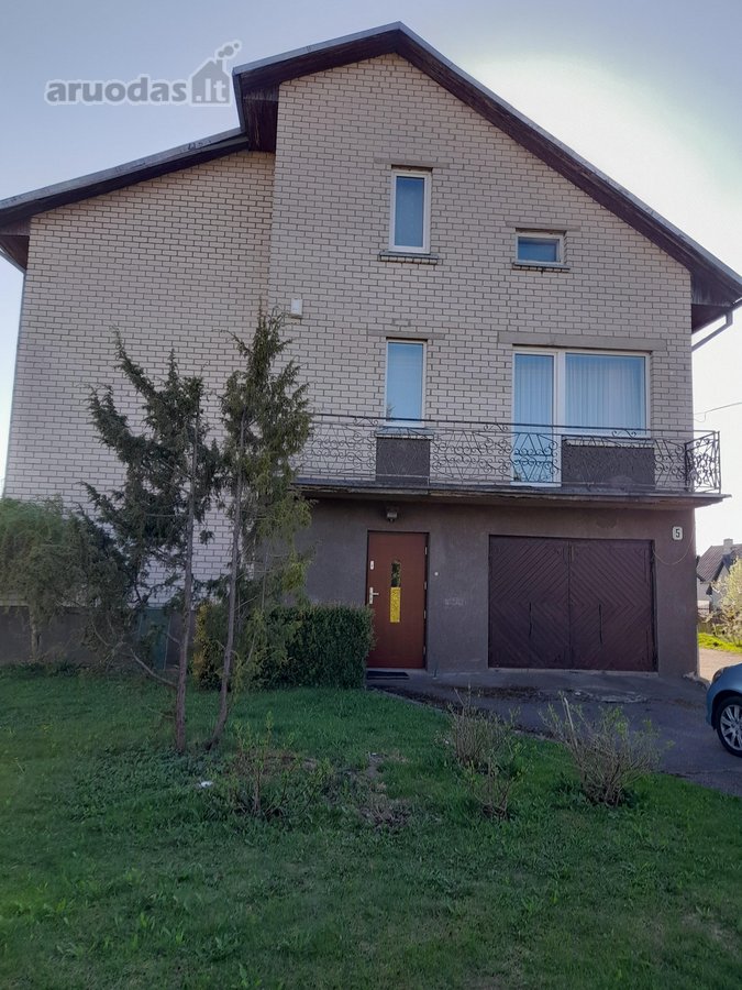 Namo sienų oro tarpai pripūsti termoputų