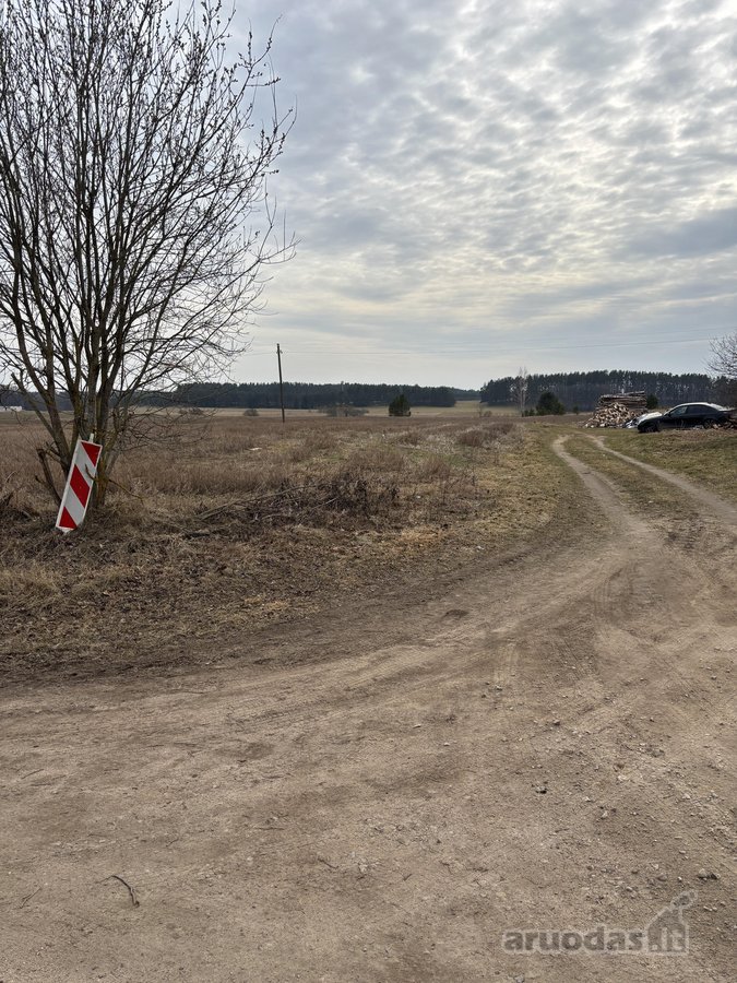 **Namų Valdos Sklypas Ramioje Vietoje Šalia