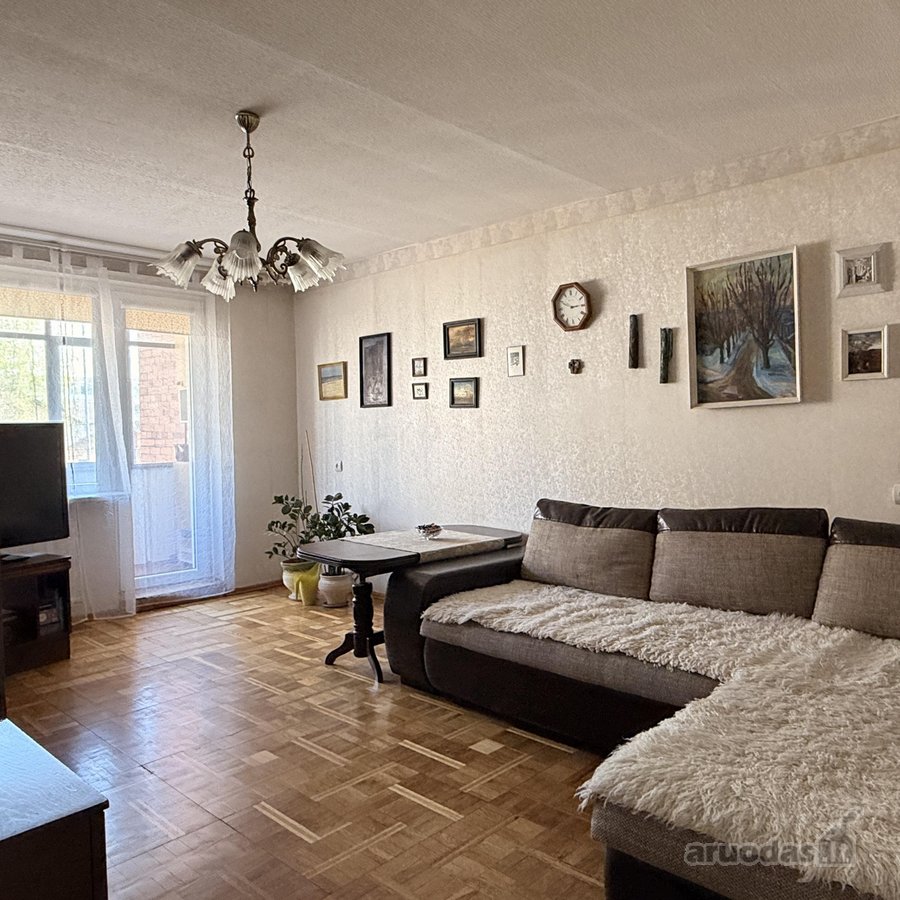 Parduodamas 4 kambarių butas Lazdijuose,
