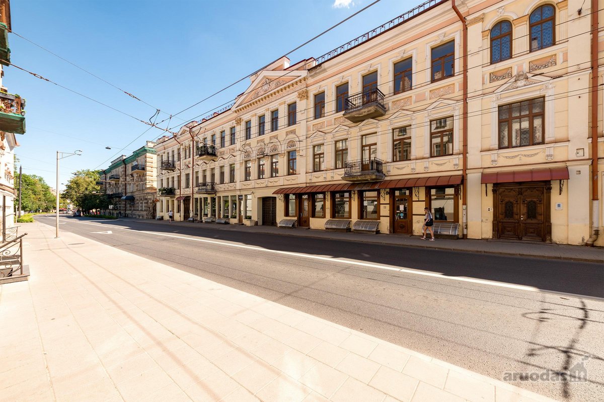Parduodamos erdvios ir pilnai įrengtos