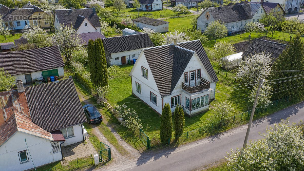 Namas Prie Ežerų Jiezne – Gyvenimas, Kur