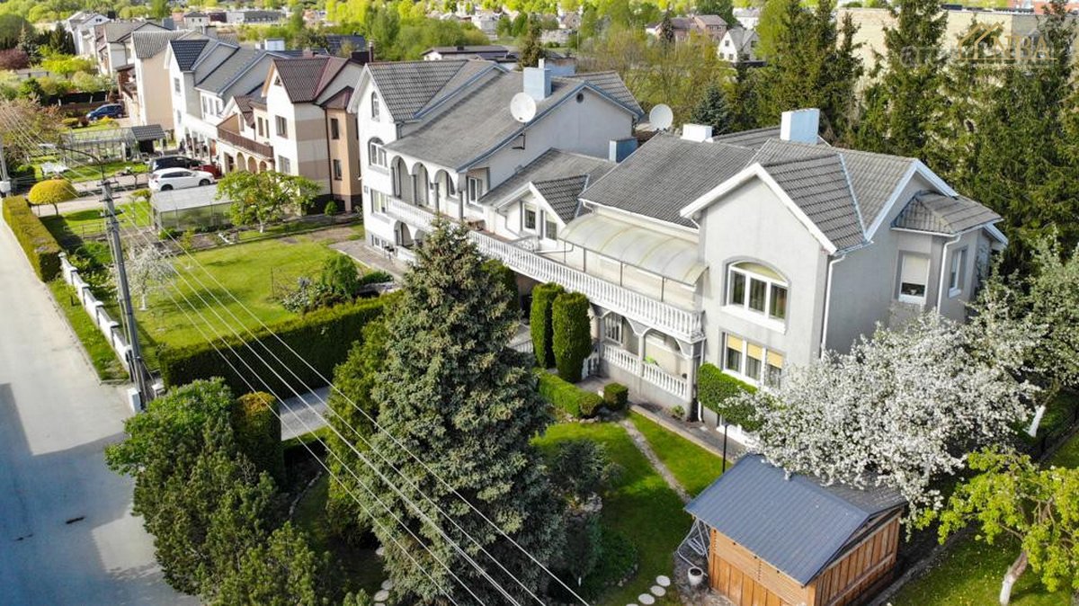 Jaukus ir erdvus namas Šiaulių miesto centre - nuotraukos Nr. 2