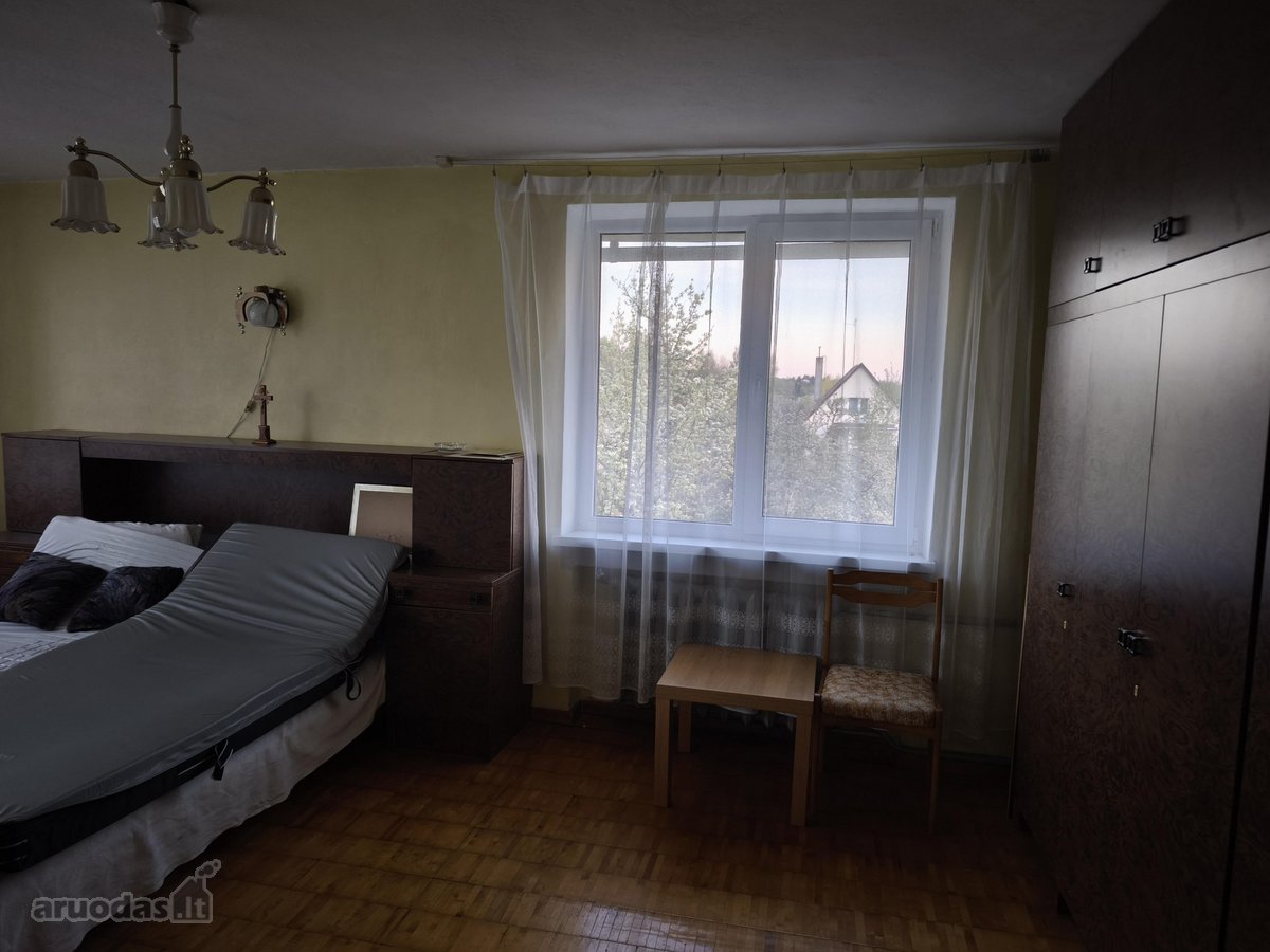 Parduodamas erdvus dviejų aukštų namas - nuotraukos Nr. 12