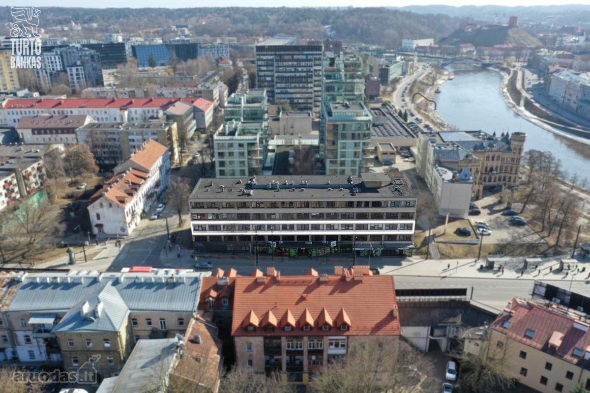 Administracinės patalpos su žemės sklypo dalimi