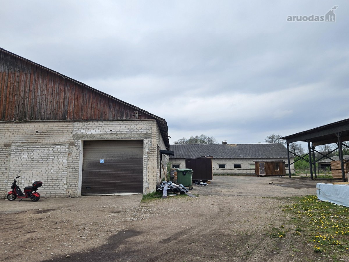 Objektui priklauso 3,06 ha žemės,randasi prie - nuotraukos Nr. 2