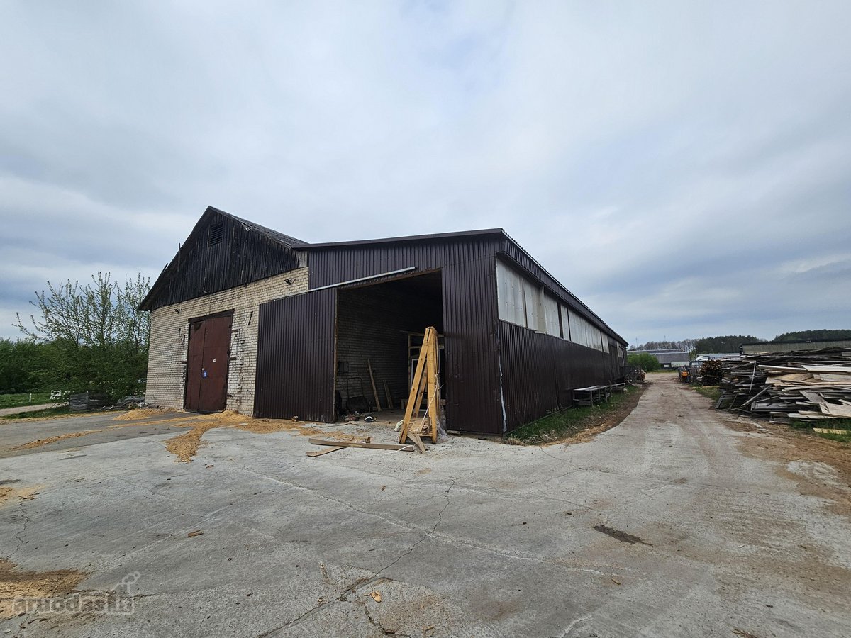 Objektui priklauso 3,06 ha žemės,randasi prie - nuotraukos Nr. 3