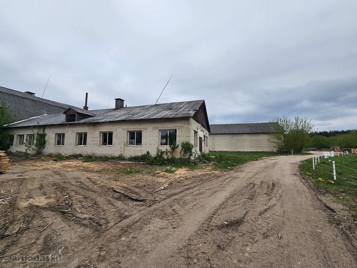 Objektui priklauso 3,06 ha žemės,randasi prie - nuotraukos Nr. 7