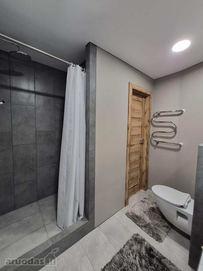 Erdvus, šviesus ir jaukus dviejų kambarių - nuotraukos Nr. 16