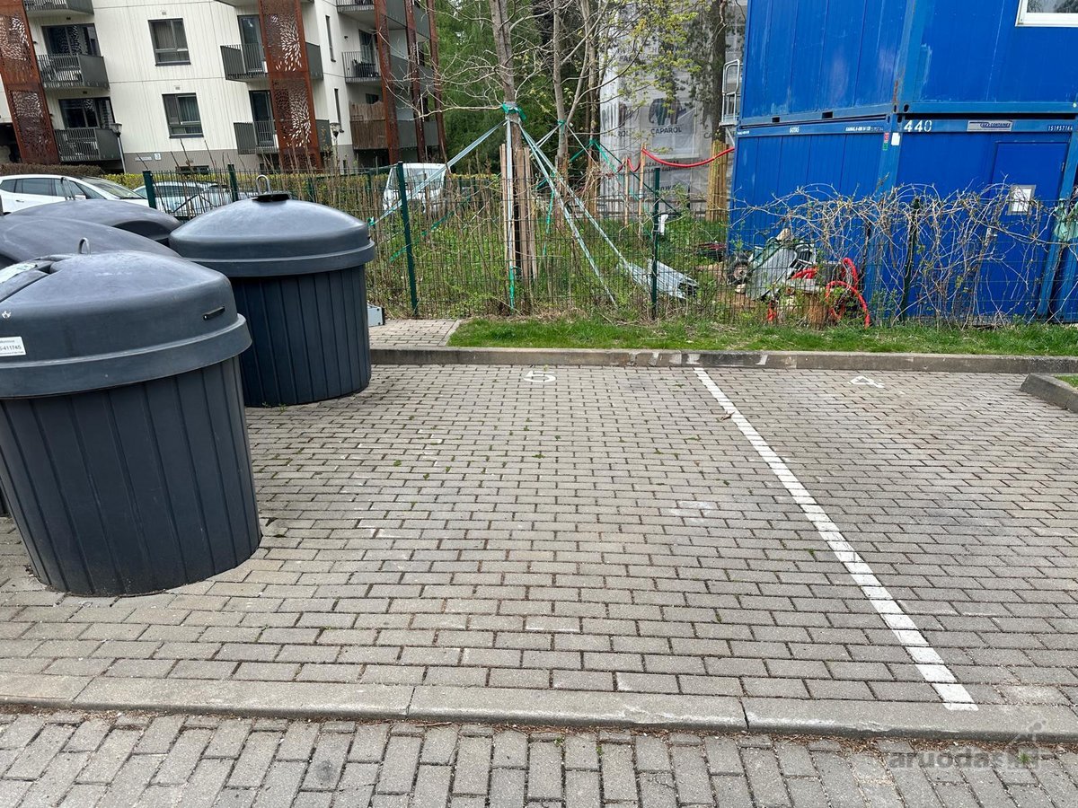 Parduodama antžeminė parkavimo vietą labai