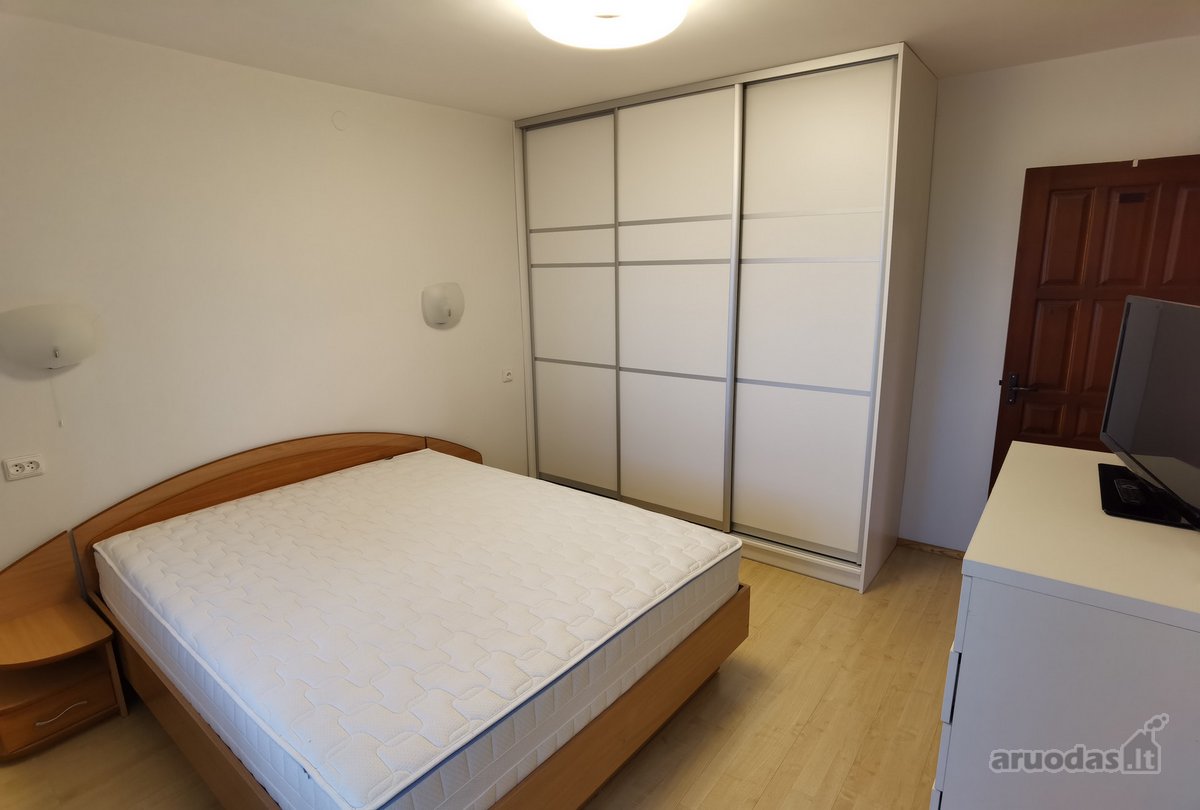 Erdvus ir šviesus 3 kambarių butas Alytuje,