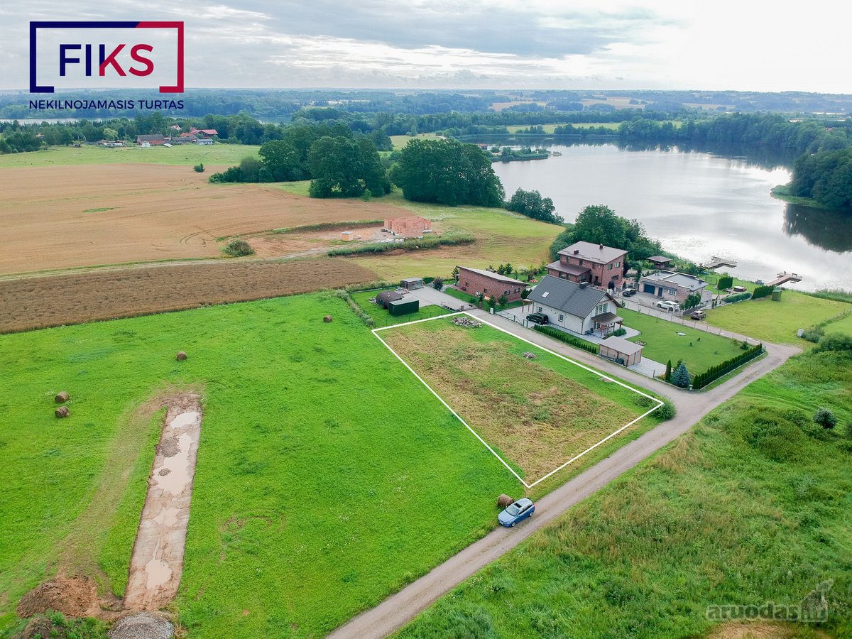 Parduodami Du Besiribojantys Namų Valdos