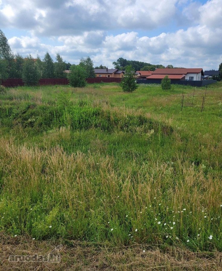 Parduodami du greta esantys žemės ūkio