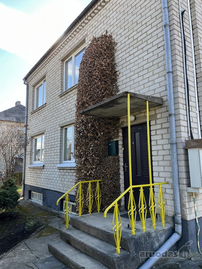 Parduodamas mūrinio namo antras aukštas –