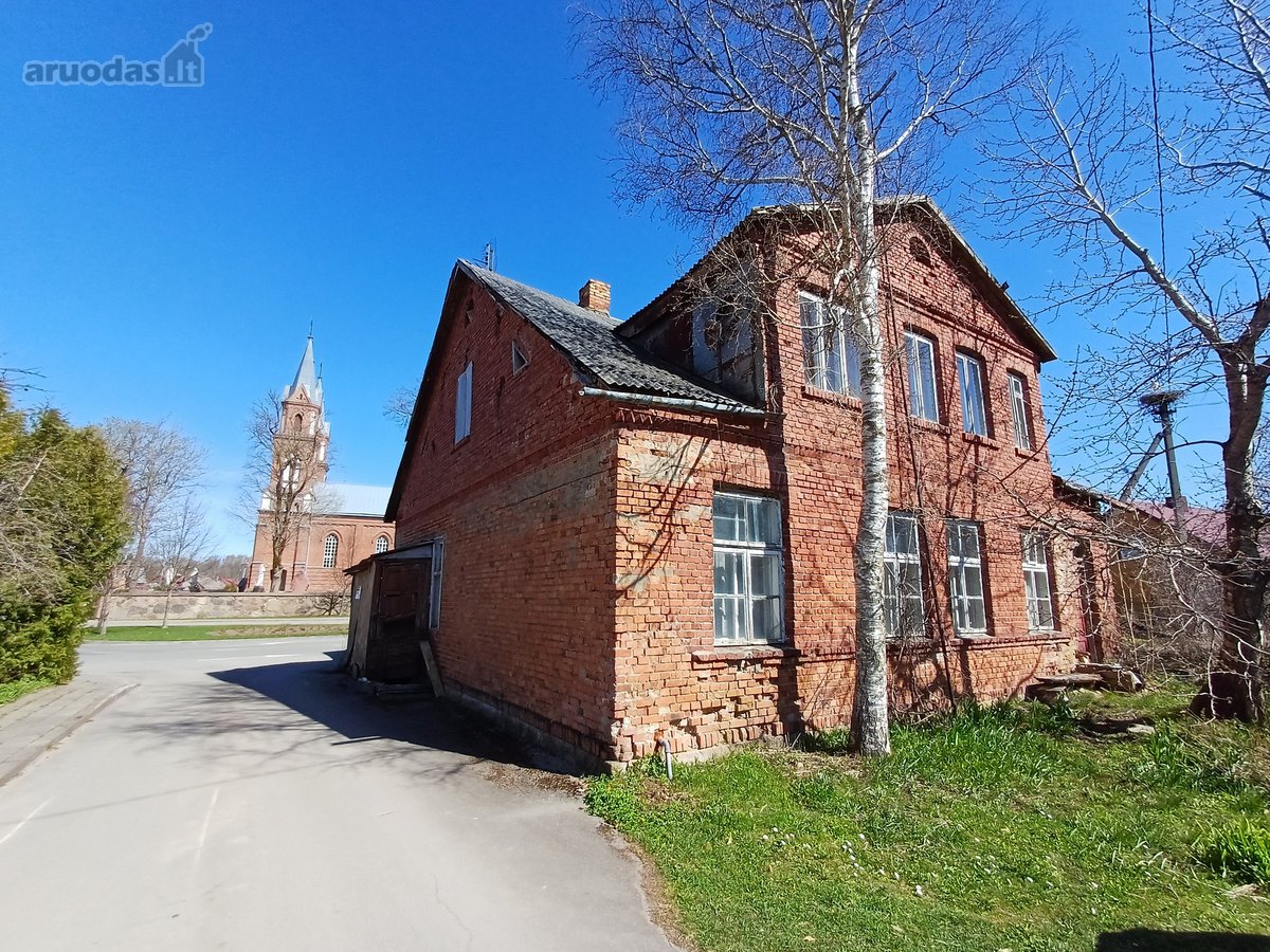Gyvenamasis namas su žemės sklypu