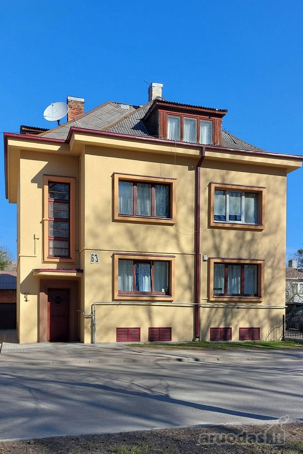 Puikioje vietoje, šalia Ąžuolyno, netoli