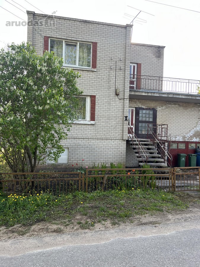Namas renovavimui .Brokerių paslaugos nedomina.