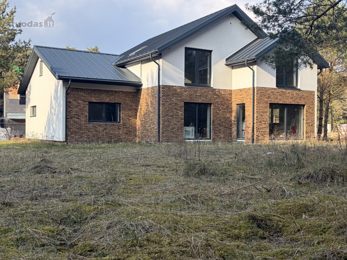Parduodamas Modernus Namas Šalia Pušyno