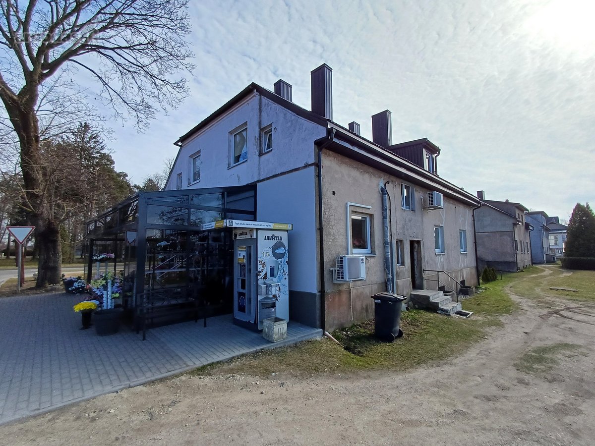 2 kambarių butas su dalimi žemės sklypo  - nuotraukos Nr. 2