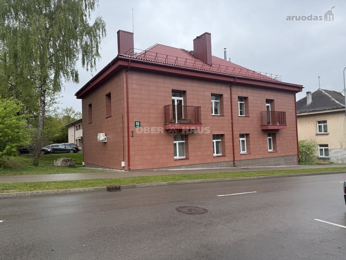 Miesto centrinėje dalyje parduodamas erdvus 3