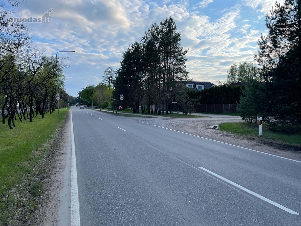 Parduodamas 9,36 arų sklypas viename