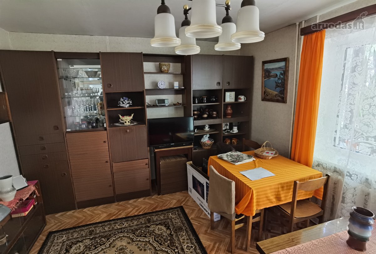 2 aukštas, balkonas, plastikiniai langai,
