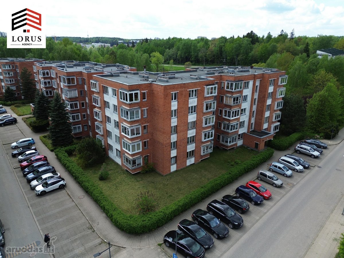 Parduodamas Erdvus 2 Kambarių Butas Ramioje