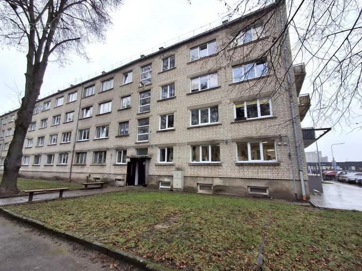 Parduodamas 2 kambarių butas 4-ajame aukšte,