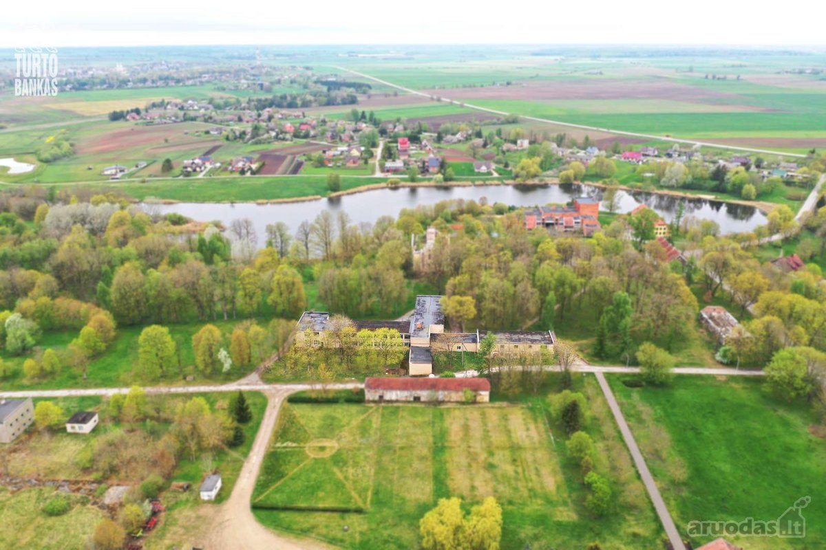 Mokykla su žemės sklypo nuomos teise