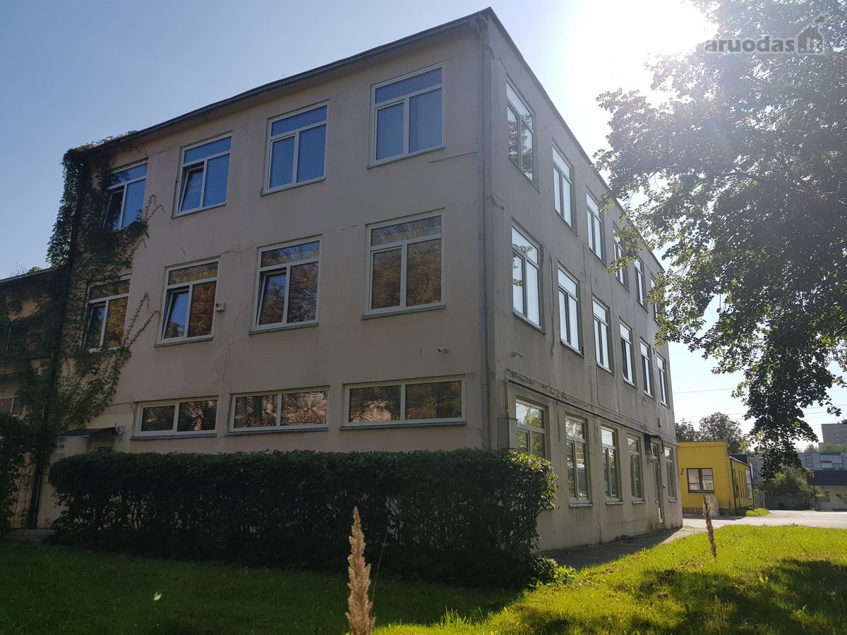 Patrauklioje miesto vietoje parduodamas trijų