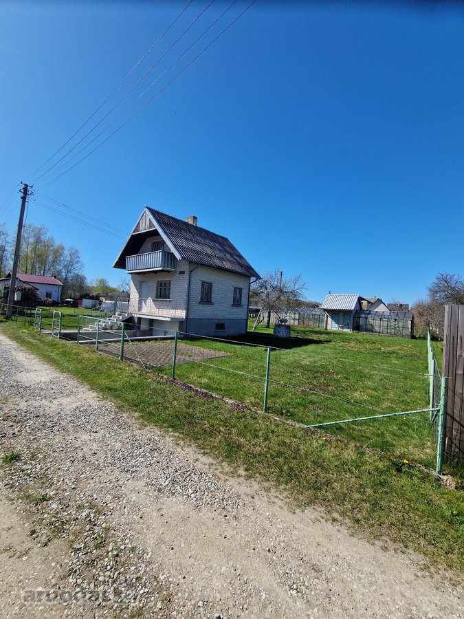 Parduodamas 9 a. sodo sklypas su mūriniu 62