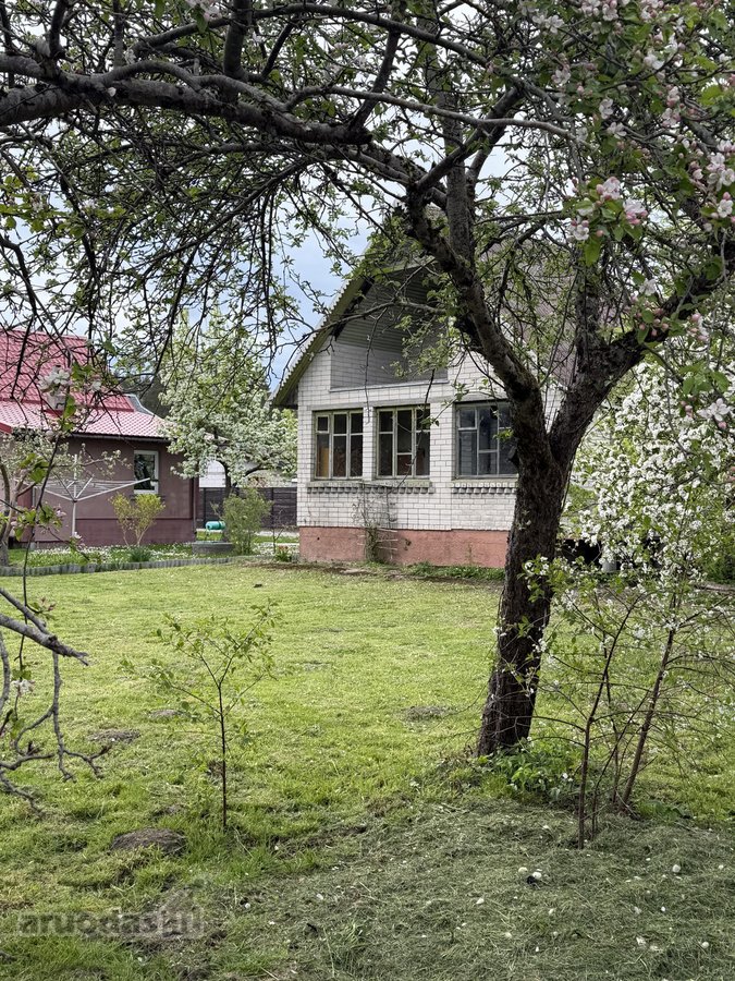 Parduodamas sodo namelis su 6 a sklypu