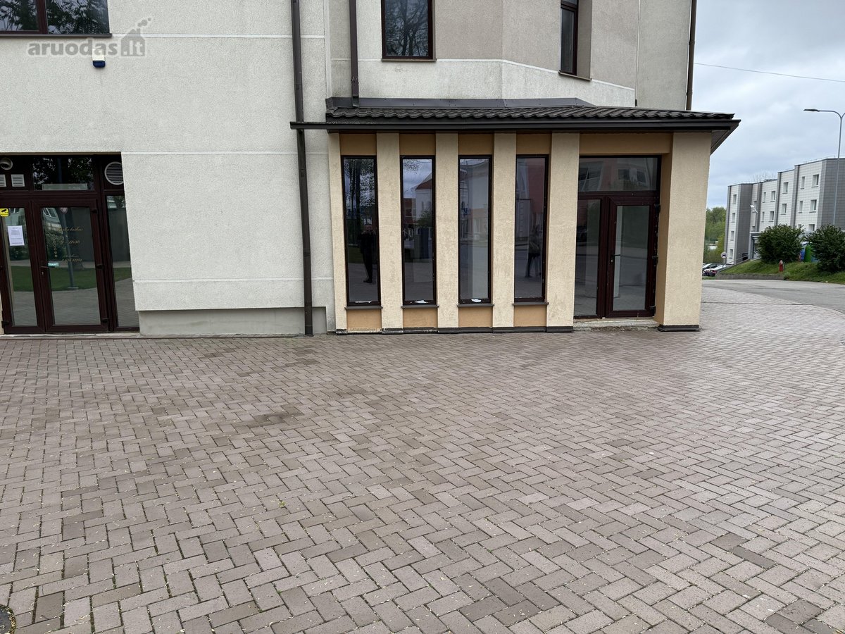 Trys įėjimai,galimios trys nuomojamos patalpos