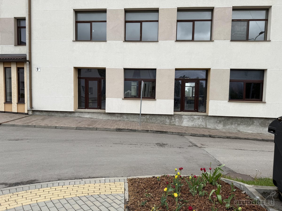 Trys įėjimai,galimios trys nuomojamos patalpos - nuotraukos Nr. 2