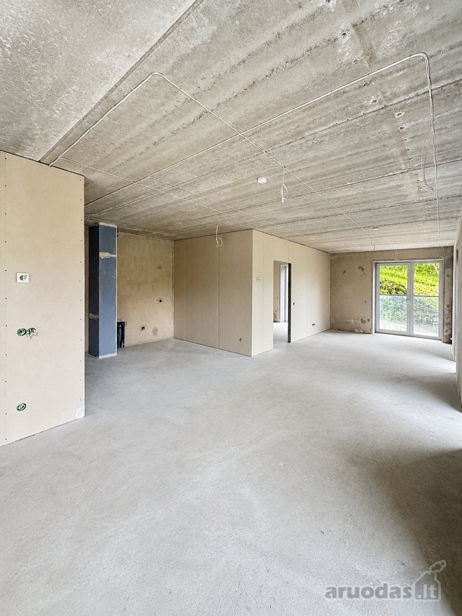 Kaina: 330 000 Eur