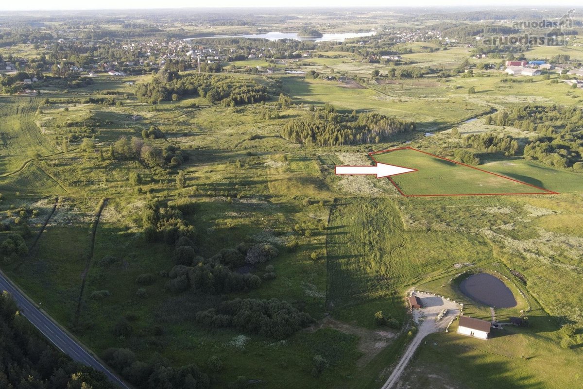 Parduodamas erdvus 1,3 ha žemės ūkio