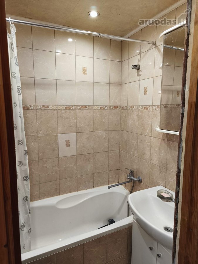 Butas viedinis. Langai i abi puses namo - nuotraukos Nr. 3