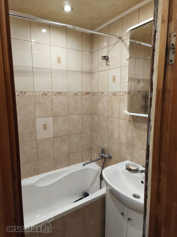 Butas viedinis. Langai i abi puses namo - nuotraukos Nr. 9