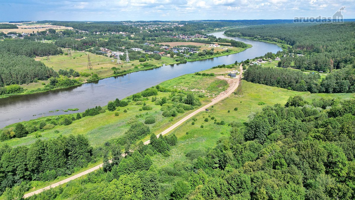 Šalia Neries upės, Vaisteriškių k.,