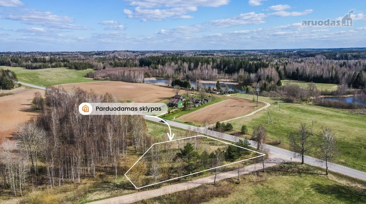 Vos 8 km nuo Telšių, 22 km iki Plungės, 27 km