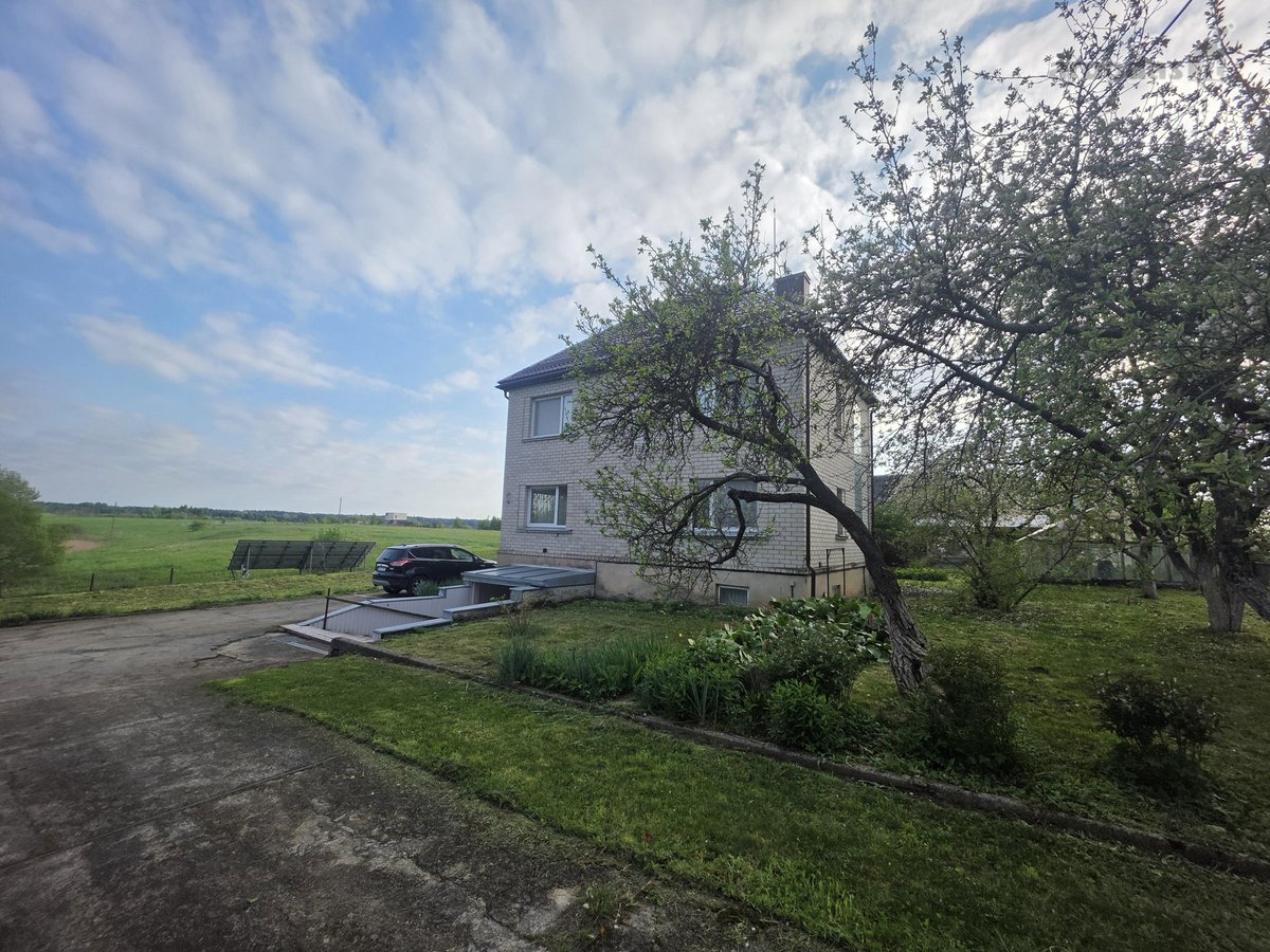 Erdvus Namas Gamtos Apsuptyje Su 39 A Sklypu,